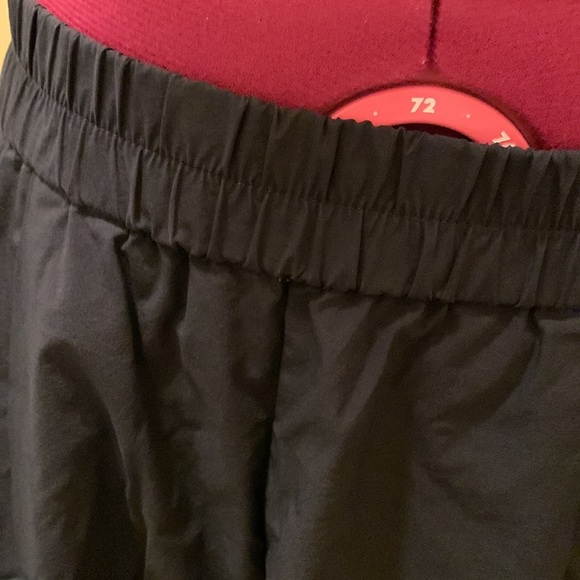 Titika Shorts with contrasting zipper pockets - Picture 3 of 6